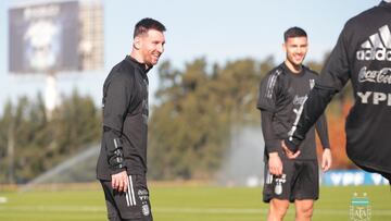 Messi se entrenó con la Selección y piensa en Chile