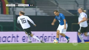 Totti, Pirlo y Luca Toni brillan en un partido de leyendas