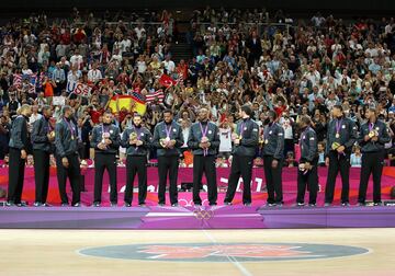 Pero entre los deportes de equipo hay que hacer una menci¨®n especial al baloncesto, donde Espa?a y Estados Unidos protagonizando la mejor final ol¨ªmpica de la historia, con los dos equipos por encima de los 100 puntos.