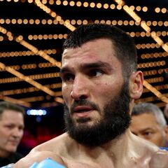 Artur Beterbiev, dispuesto a pelear con Dmitry Bivol para unificar la división de los semicompletos