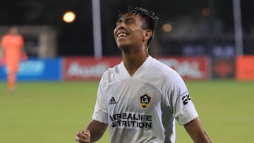 Chivas eyeing LA Galaxy midfielder Efraín Álvarez