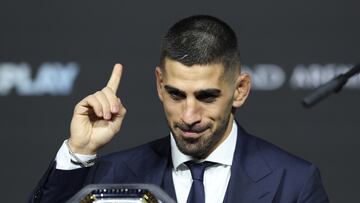 Ilia Topuria en la rueda de prensa del UFC 308.