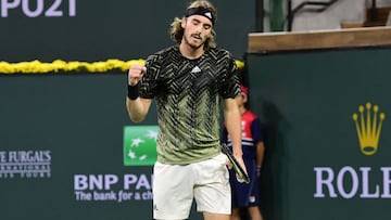 El tenista griego Stefanos Tsitsipas celebra un punto durante su partido ante Fabio Fognini en el Masters 1.000 de Indian Wells.