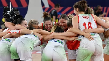 Las jugadoras de la selección de Hungría celebran la victoria contra Serbia en el Eurobasket.