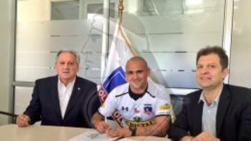 Humberto Suazo ya es oficialmente nuevo jugador de Colo Colo