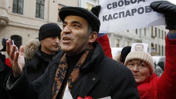 El ajedrecista ruso Garry Kasparov, tras su liberación de la cárcel por protestar contra Vladimir Putin en el año 2007.