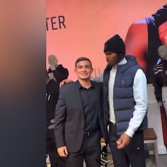 Travis Hunter caught in awkward moment as girlfriend shows frustration at fan event