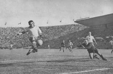 Jugó en América de 1964 a 1967.