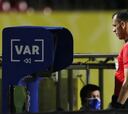 Dos españoles proponen a la FIFA el VAR del futuro