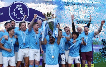 Man City trophy lift