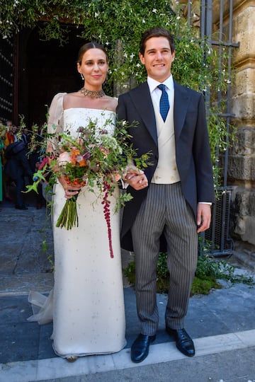 Los novios recién casados.