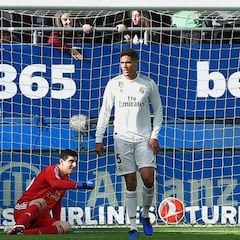 La defensa A del Madrid se cae y el Plan B, en la enfermería