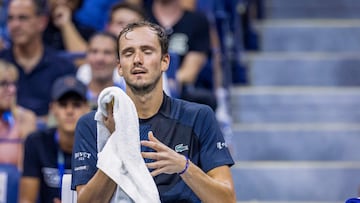 El tenista ruso Daniil Medvedev, durante un descanso en su partido del US Open ante Nick Kyrgios.