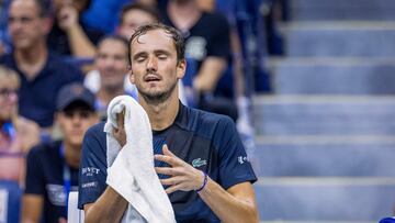 Russia's Daniil Medvedev sits on the bench between games during his 2022 US Open Tennis tournament men's singles Round of 16 match against Australia's Nick Kyrgios at the USTA Billie Jean King National Tennis Center in New York, on September 4, 2022. (Photo by COREY SIPKIN / AFP)