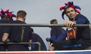 La rúa de Messi e Iniesta