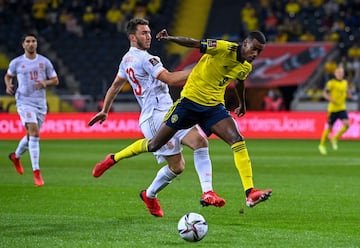 Alexander Isak y Aymeric Laporte.