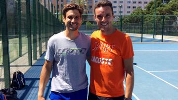 David Ferrer y Roberto Bautista posan tras entrenar para preparar Wimbledon.
