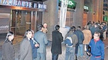 <b>EXPECTACIÓN. </b>En los últimos días se han registrado colas de aficiondos para conseguir una entrada para el partido de hoy.