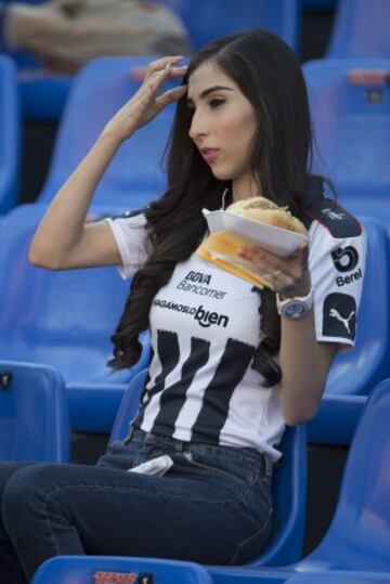 Este fue el ambiente dentro y fuera del campo en el clásico de la 'Sultana del Norte' celebrado este sábado en el Estadio Universitario.