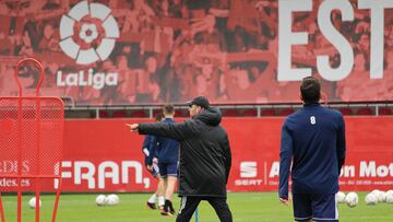 Jos&eacute; Alberto, dando instrucciones.