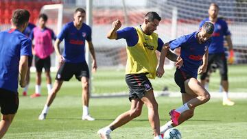 Carrasco y Vitolo, en el entrenamiento del Atlético.