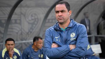 SAN DIEGO, CALIFORNIA - AUGUST 09: Club Am�rica head coach Andr� Jardine looks on before the game against Atlas FC at Snapdragon Stadium on August 09, 2024 in San Diego, California. Orlando Ramirez/Getty Images/AFP (Photo by Orlando Ramirez / GETTY IMAGES NORTH AMERICA / Getty Images via AFP)