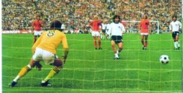 Alemania 1-1 Holanda | Alemania igualaba el marcador con un gol de penalti de Breitner.