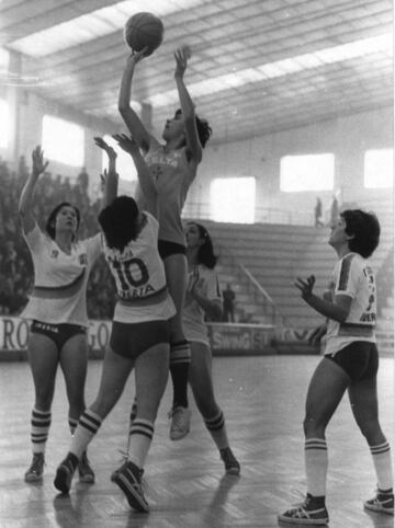 Las pioneras del baloncesto femenino en España