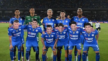 Cruz Azul�s players pose for a team photo before the Liga MX Clausura football tournament match between Cruz Azul and Mazatlan at the Estadio Ol�mpico Universitario Stadium in Mexico City on July 12, 2025. (Photo by Carl de Souza / AFP)