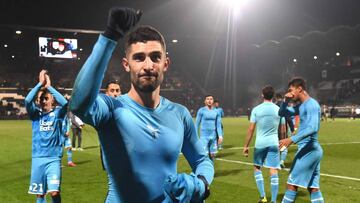 Marseille&#039;s Spanish defender Alvaro Gonzalez celebrates at the end of the French L1 Football match between Angers SCO and Olympique de Marseille, at Raymond-Kopa Stadium, in Angers, northwestern France, on December 3, 2019. (Photo by JEAN-FRANCOIS MO