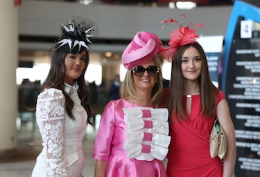 La moda de los sombreros imposibles llega a Dubái