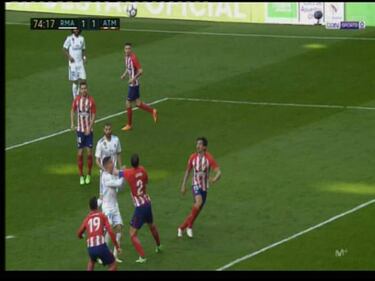 Juanfran hizo penalti a Kroos (10') y Godín a Lucas Vázquez (74')