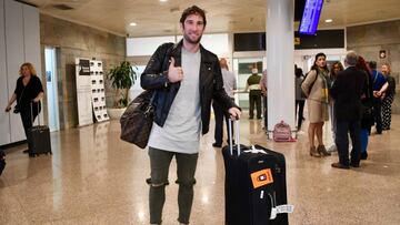 Dani Giménez, tras aterrizar en el aeropuerto de Alvedro.