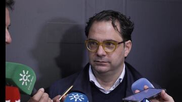 Víctor Orta, director deportivo del Sevilla, en Lens.