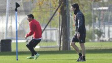 Reyes, en un entrenamiento con Emery atento a sus evoluciones.