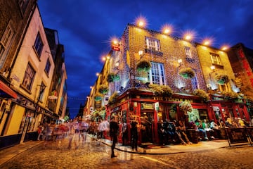 La cerveza Guines se ha convertido para los irlandeses en un símbolo nacional siendo una de las bebidas más asociadas al país. Los pubs irlandeses son el alma de la sociedad y centro del consumo de la cerveza. Su consumo es de 103 litros por persona al año.