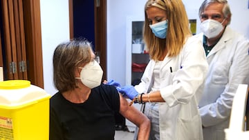 La influenza está impulsando una ola de enfermedades respiratorias en USA. Te explicamos cuándo se debe administrar la vacuna para prevenirla.