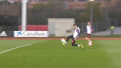 Morata's knees-up: beats De Gea with unorthodox 'volley'