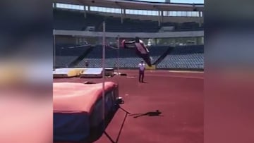 No es un extraterrestre: es Barshim y... ¡salta 2,16 de tijera!