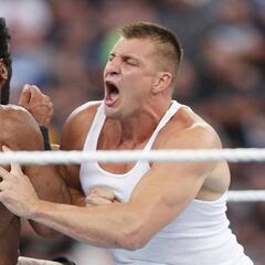 Rob Gronkowski dejaría la NFL para unirse a la WWE