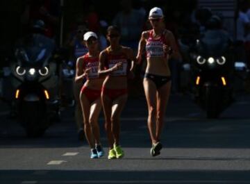 Liu Hong of China, Lu Xiuzhi y Anezka Drahotova.