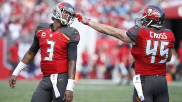 TAMPA, FL - JANUARY 01: Alan Cross #45 of the Tampa Bay Buccaneers pulls a piece of turf out of the facemask of Jameis Winston #3 in the second quarter of the game against the Carolina Panthers at Raymond James Stadium on January 1, 2017 in Tampa, Florida.   Joe Robbins/Getty Images/AFP
 == FOR NEWSPAPERS, INTERNET, TELCOS &amp; TELEVISION USE ONLY ==