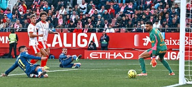 El cabezazo que conectó para hacer el primer gol madridista no tiene nada que envidiar a los grandes killers europeos. Muy activo, estuvo a punto de provocar un penalti.