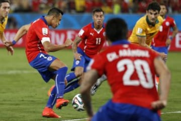 El primer gol de Alexis en un Mundial fue en la victoria 3-1 sobre Australia en Brasil 2014. El segundo sería ante los locales en la dolorosa derrota por penales en octavos de final.