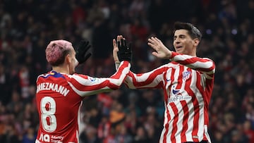 Morata y Griezmann, en el Atlético-Sevilla.