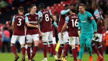 Soccer Football - Carabao Cup Fourth Round - Tottenham Hotspur vs West Ham United - Wembley Stadium, London, Britain - October 25, 2017 West Ham United players celebrate at the end of the match Action Images via Reuters/Paul Childs EDITORIAL USE ONLY. No use with unauthorized audio, video, data, fixture lists, club/league logos or "live" services. Online in-match use limited to 75 images, no video emulation. No use in betting, games or single club/league/player publications. Please contact your account representative for further details.