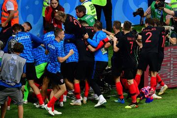 Croacia atropelló y celebró el gol de la victoria con un fotógrafo