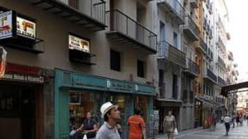 <b>UN ENCIERRO EN BICI. </b>Así estaba ayer la calle Estafeta, que hoy acogerá la contrarreloj por equipos.