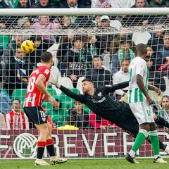 Unai Simón: “Tenemos que estar más juntos que nunca para el partido del Atlético”