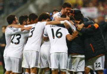 Los jugadores celebran el 0-4 y el pase a la final de Lisboa. 